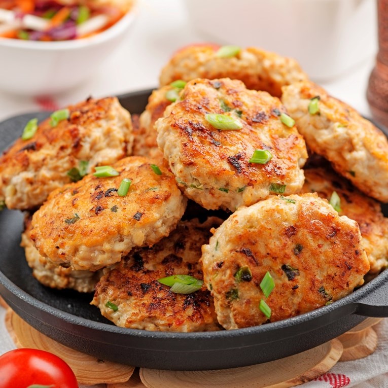 Jeftin ručak za cijelu obitelj: Sočne riblje pljeskavice radit ćete još sto puta