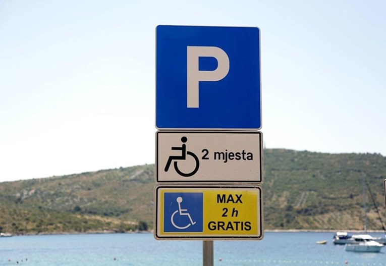 Splitska policija utvrdila 67 prekršaja u nadzoru parkinga za osobe s invaliditetom