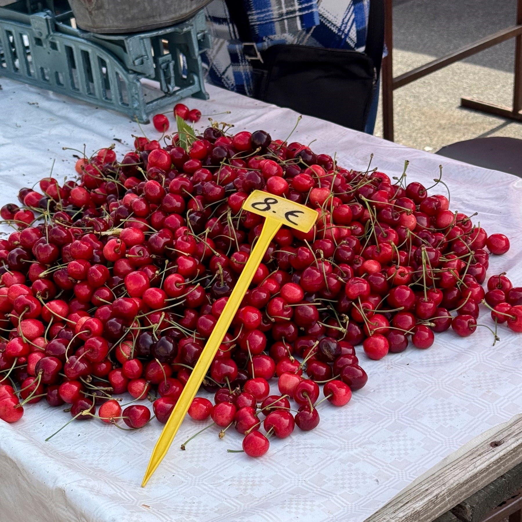 Na Dolac su stigle prve domaće trešnje - evo po kojim cijenama