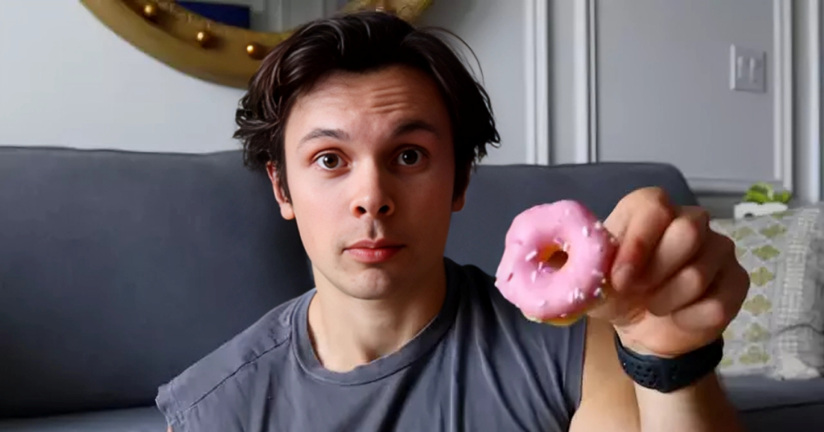 YouTuber je 50 sati jeo najnezdraviju hranu. Objasnio što mu je to učinilo tijelu