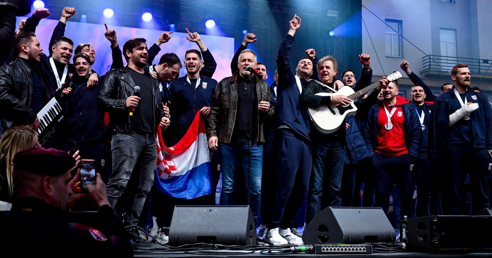 ANKETA Treba li Thompson pjevati na dočeku rukometaša?