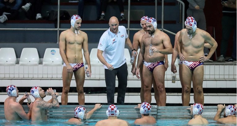 Hrvatski vaterpolisti darivali Dubrovčanina kojeg je ozlijedio autobus reprezentacije