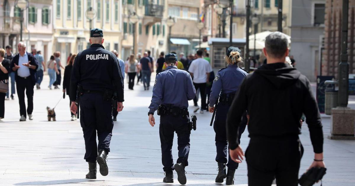 Lažni policajci u Rijeci opljačkali Filipinca. Uzeli mu lančić, novac i mobitel