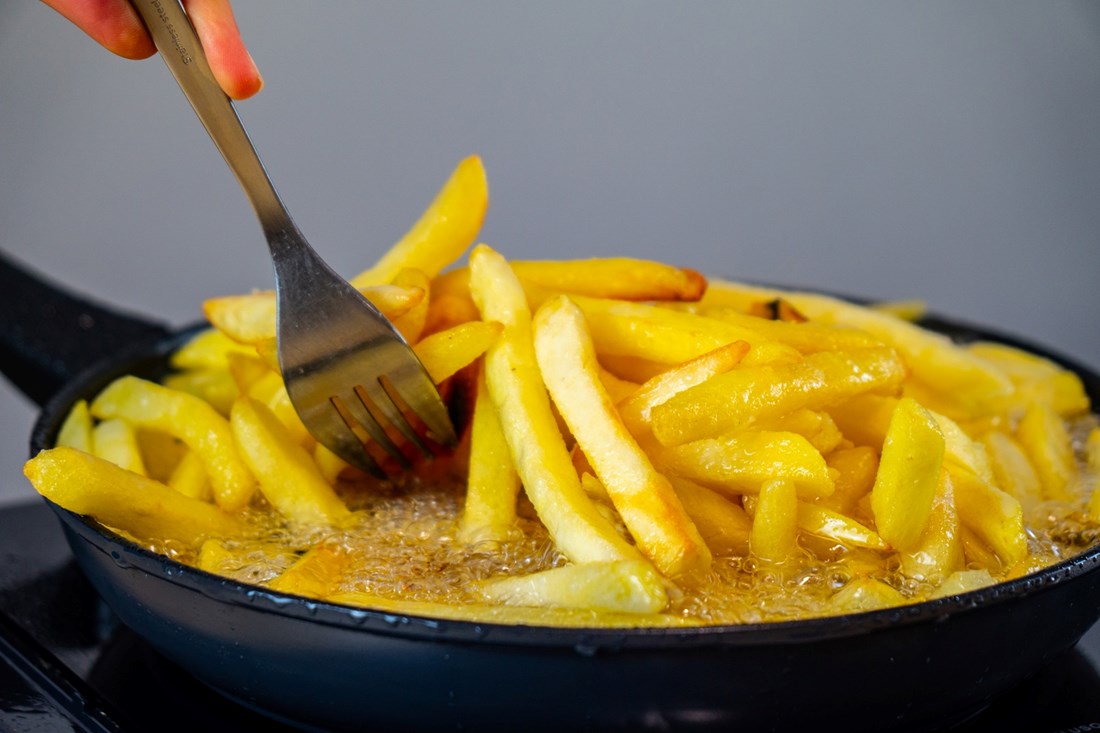 Nezaobilazni trik kod pečenja domaćeg pomfrita - bit će bolji od svih