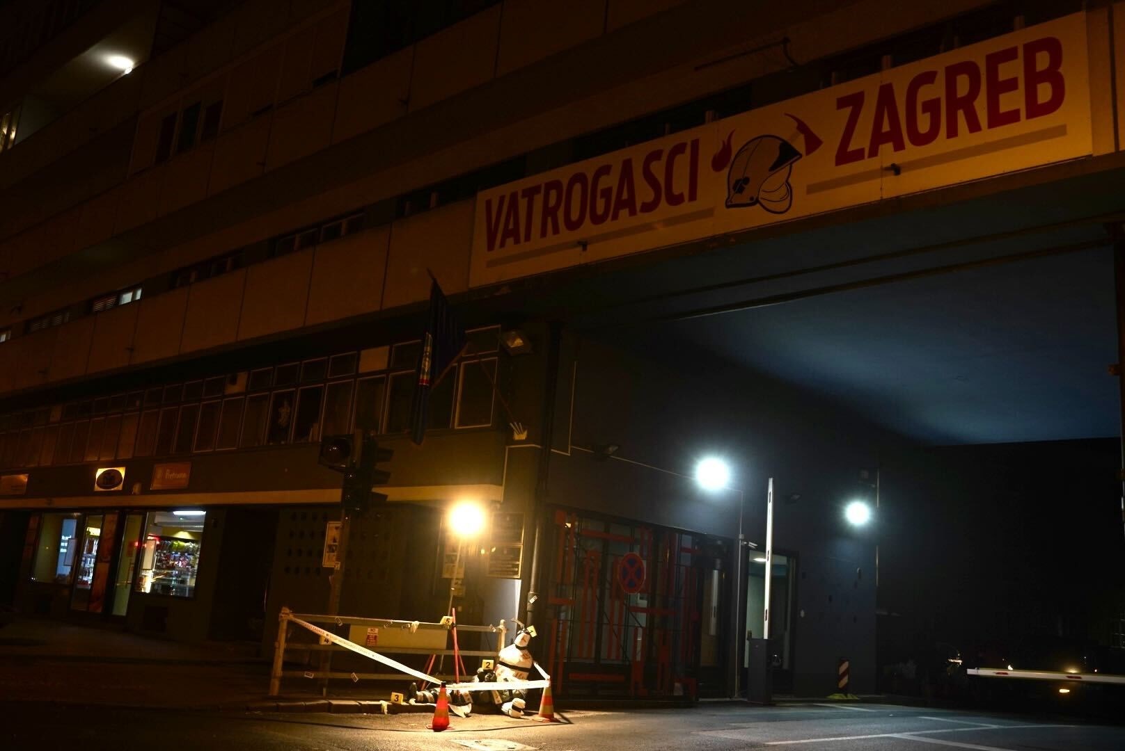 FOTO Prolaznike začudio prizor ispred vatrogasne postaje u Zagrebu na Noć vještica