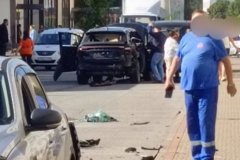 Eksplodirao automobil ruskog vojnika. On poginuo, supruga ozlijeđena