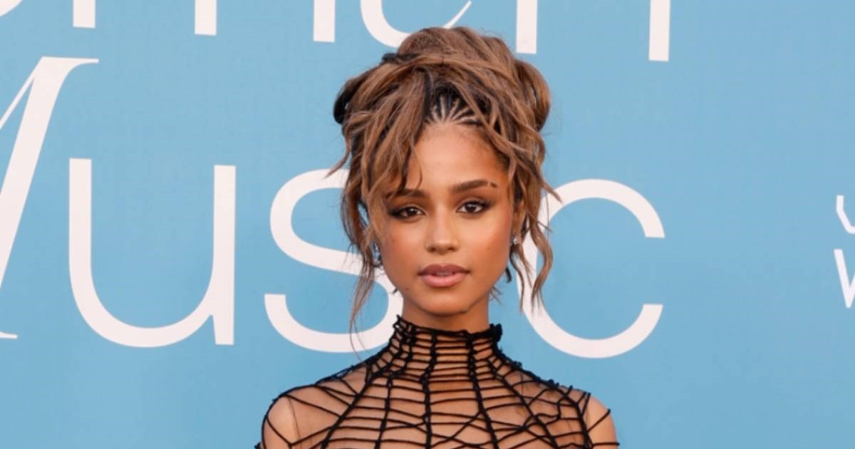 Pjevačica (23) se prozirnom pletenom haljinom istakla na dodjeli glazbenih nagrada