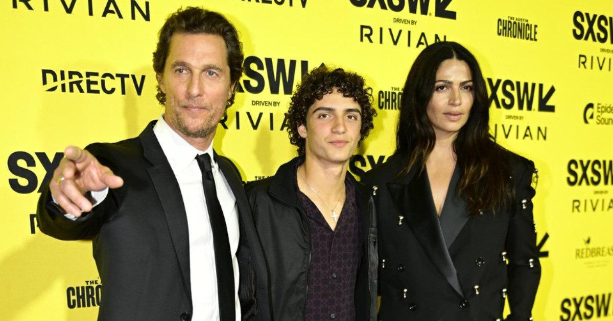 Sin Matthewa McConaugheyja s roditeljima zablistao na premijeri svog prvog filma