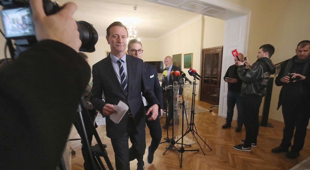 HDZ likuje zbog istrage SDP-ovog gradonačelnika. "Varaždinski boss na meti USKOK-a"
