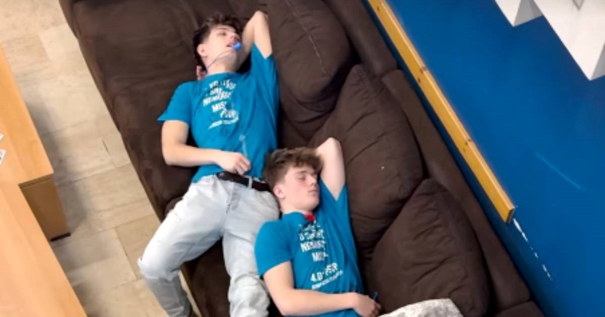 I u Sramu je norijada. Pogledajte kakve natpise na majicama imaju Roko i Nix