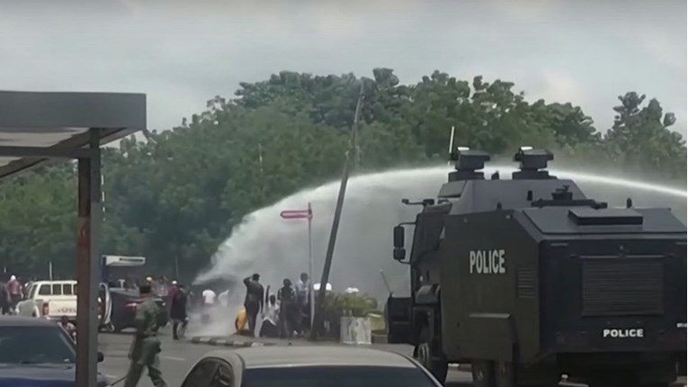 U prosvjedima protiv policijske brutalnosti u Nigeriji ubijeno 69 ljudi