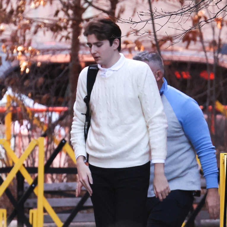 Trumpov sin ne smije dijeliti broj mobitela s kolegama, otkriveno kako komuniciraju