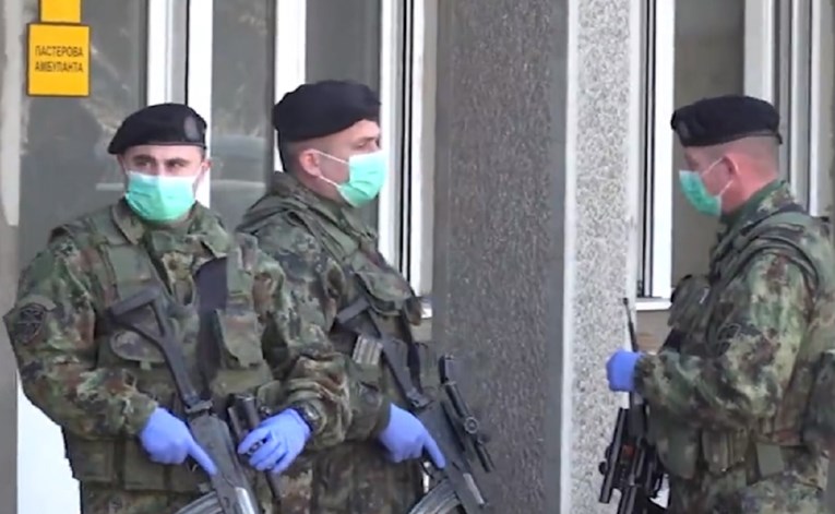 VIDEO Srbija uvela policijski sat i zabranu kretanja, naoružana vojska u bolnicama