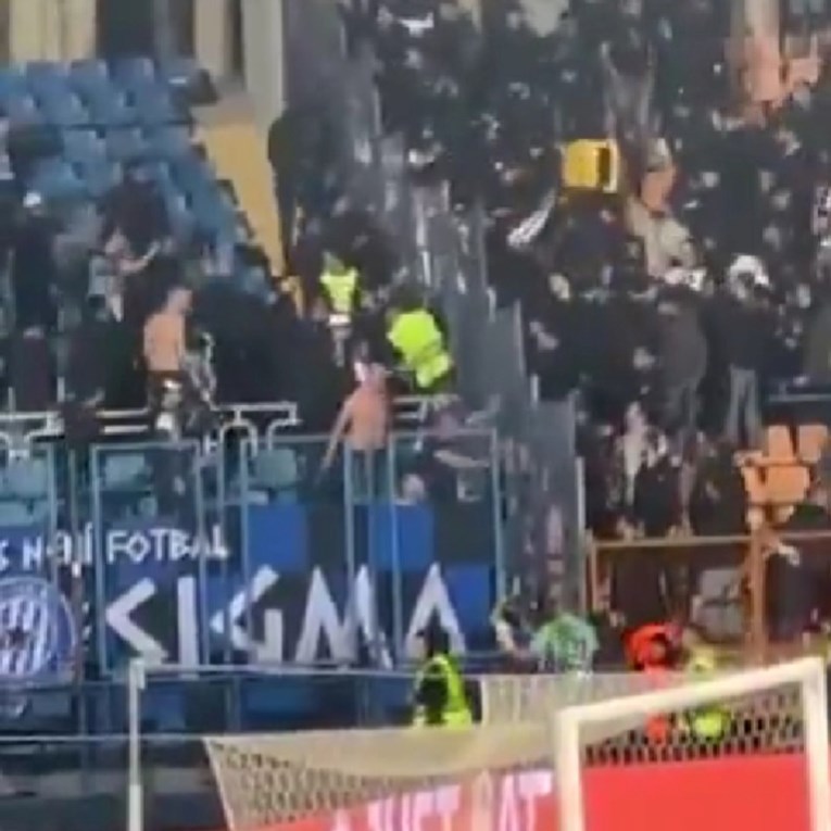 VIDEO Kaos na utakmici Konferencijske lige. Igrači smirivali tučnjavu navijača