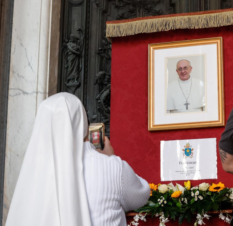 "Smrt nije kraj, nego početak nečeg novog", ovo je Papin zadnji tekst