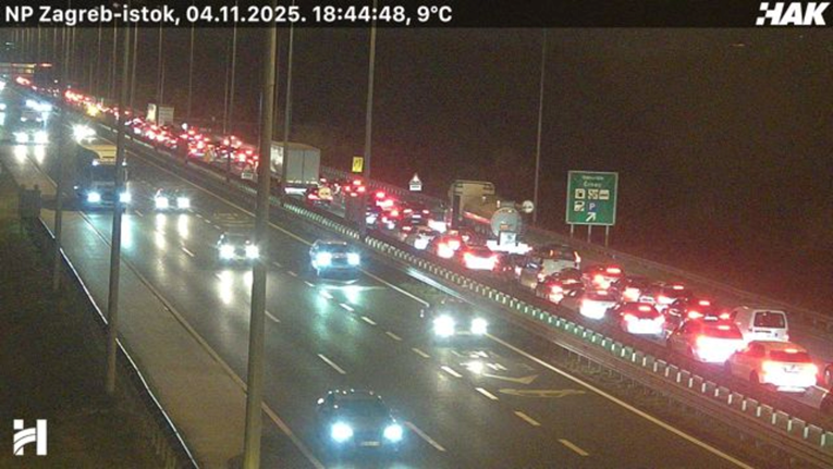 Ogromna kolona na autocesti A3 pred Zagrebom. "Ljudi su nervozni, trube"