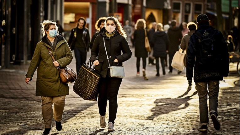 Talijanski gradovi uvode obavezno nošenje maski uoči Božića