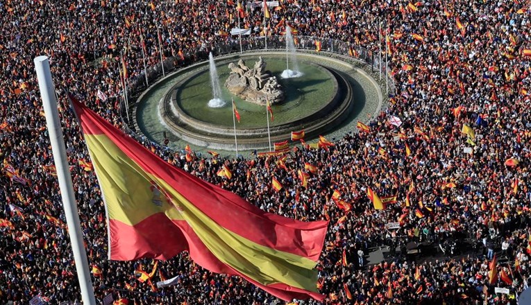U Madridu 170.000 prosvjednika protiv premijera: "Sanchez, gade, izađi na balkon"