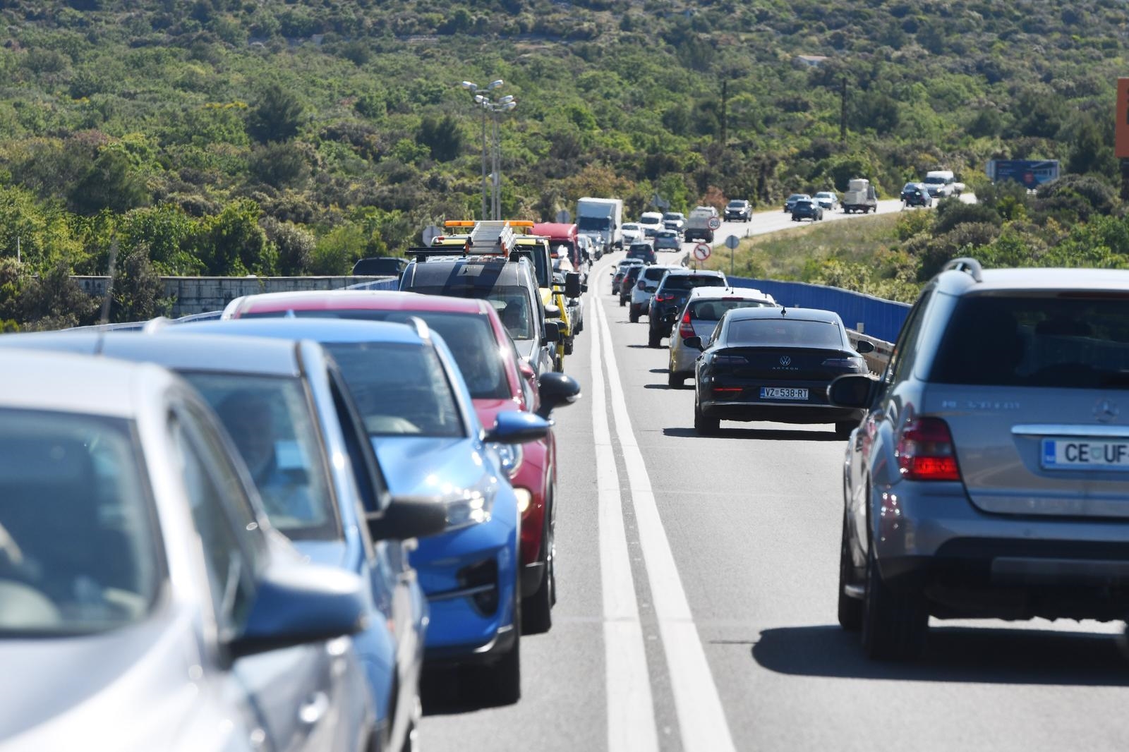 Povremeno pojačan promet na važnijim cestama. Ima radova i prekida prometa, evo gdje
