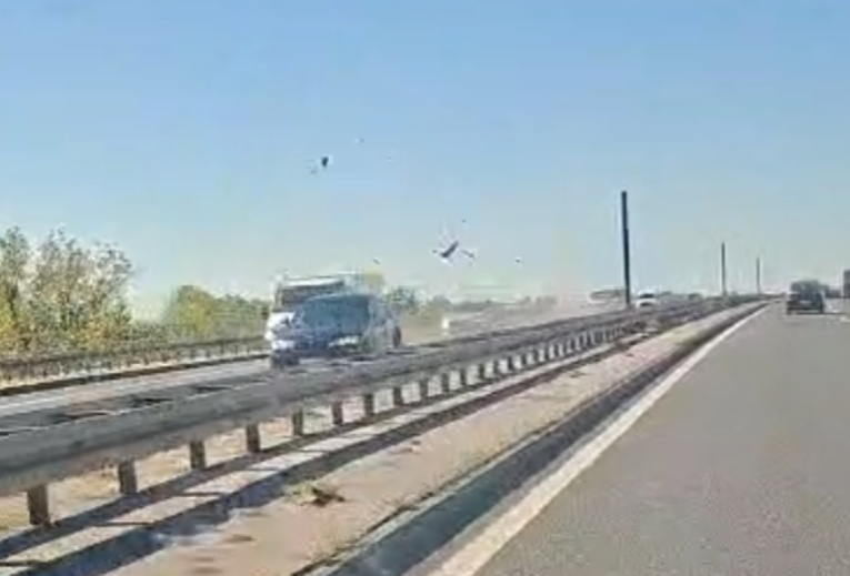 Udario kamion i pobjegao, kamion ga pratio. Krenuo u suprotnom smjeru na A3 i poginuo