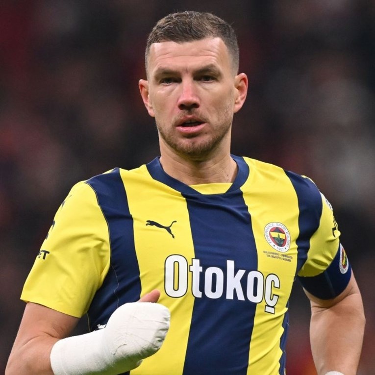 Džeko se oprostio od Fenerbahčea: Došlo je vrijeme da se kaže zbogom