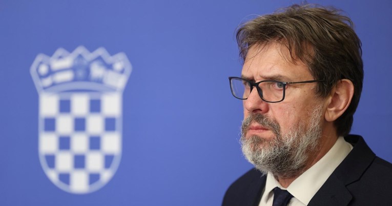 Predstavnik Hrvata u Srbiji o kritičarima: U savezu su sa Šešeljom