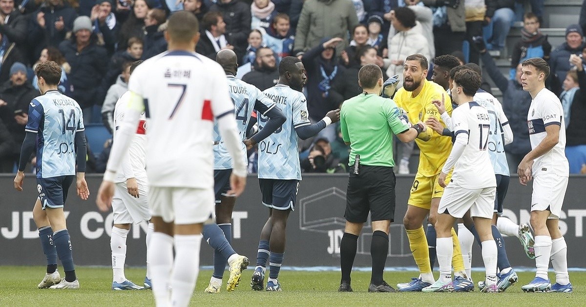 Donnarumma je isključen već u 10. minuti. Sudac nije razmišljao ni sekunde