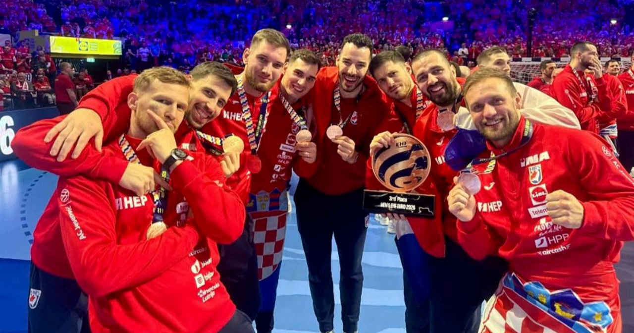 VIDEO Rukometaši nakon otkazanog dočeka: "Kad zapjevam, partija mi sudi"