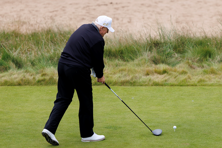 Trump otvorio novi golf teren u Škotskoj. Pridružili mu se slavni nogometaši