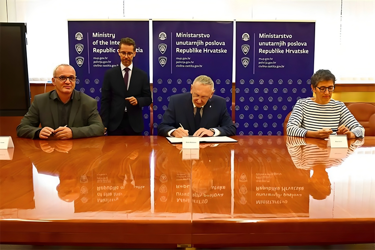 Božinović potpisao nove protokole o postupanju prema novinarima