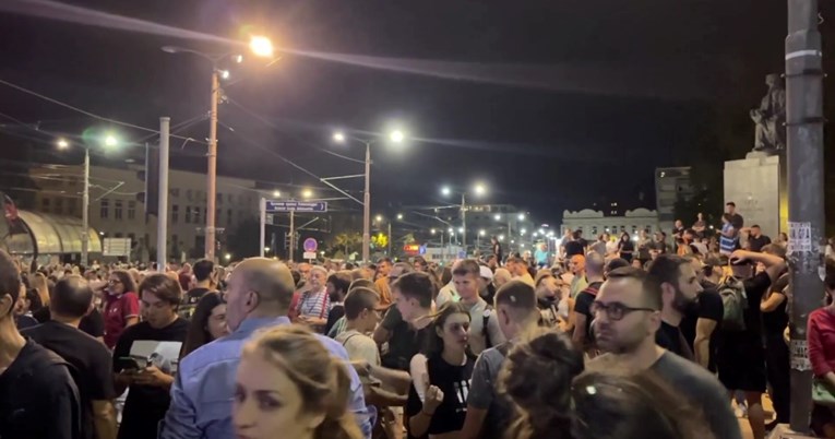 U tijeku prosvjedi u Srbiji, protječu mirno