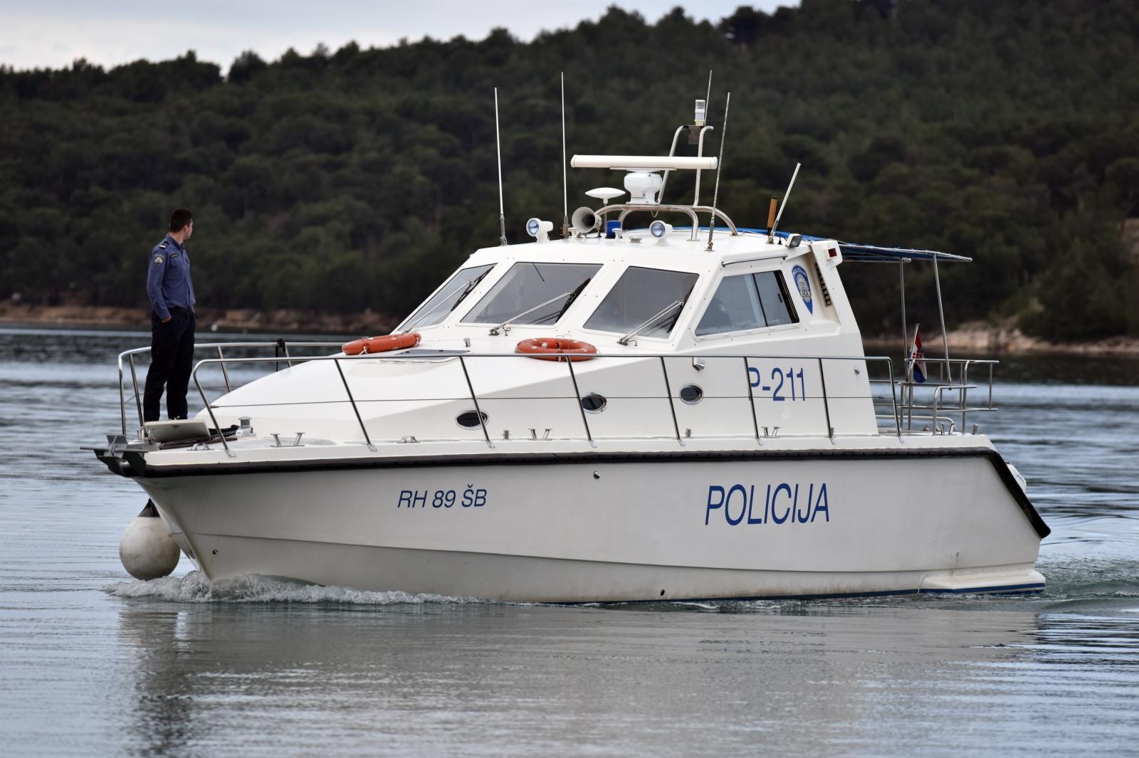 Rus pao s jahte kod Dugog otoka, propeler mu zahvatio nogu. Teško je ozlijeđen