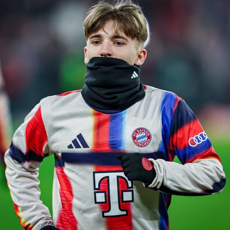 Ima 17 godina i ruši sve rekorde. Uspoređuju ga s Messijem i Ronaldom