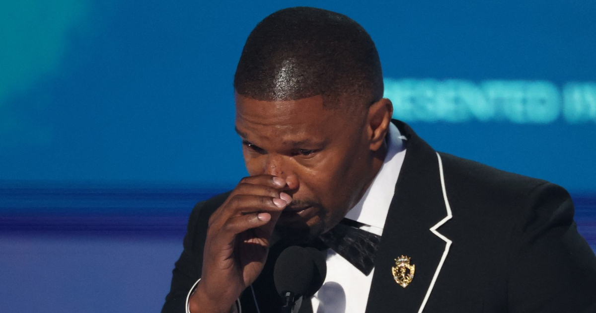 Reakcija Jamieja Foxxa na dodjeli BET nagrada je viralna, rasplakao se pred publikom