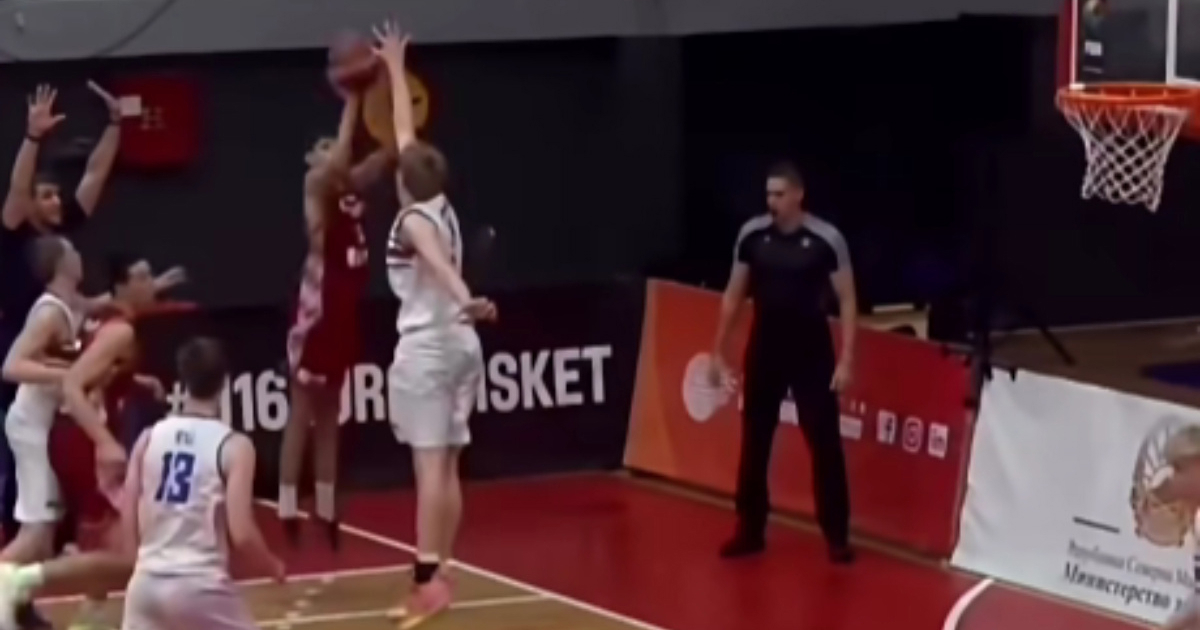 Pogledajte tricu Luke Lenija Ukića (16) za titulu Hrvatske