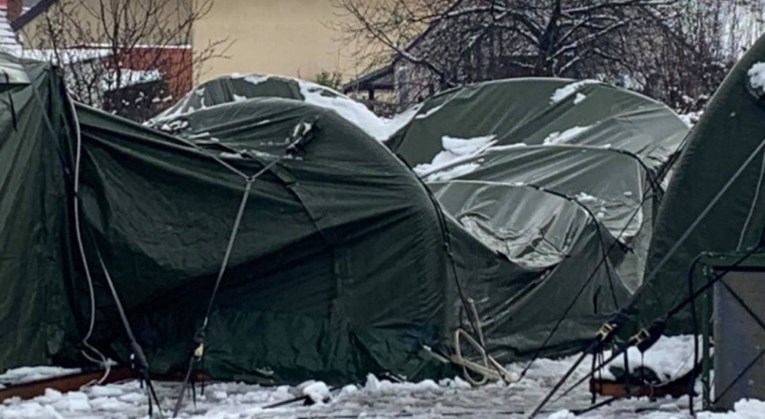 Urušio se šator za korona-pacijente ispred varaždinske bolnice