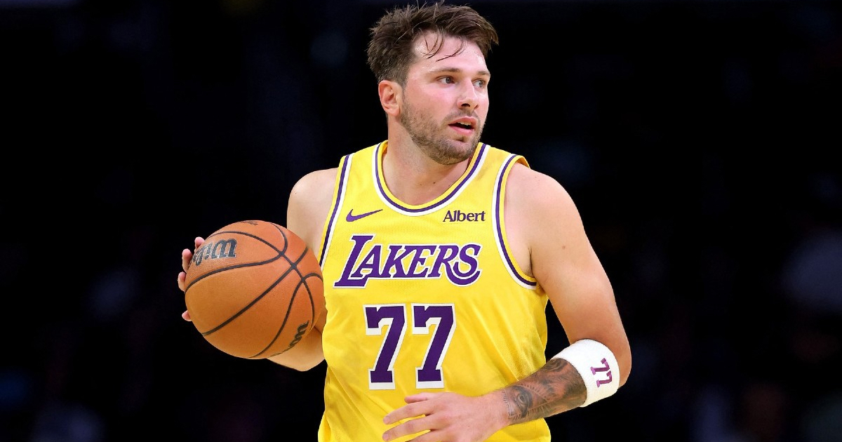 Dončić briljirao u pobjedi Lakersa pa se sukobio sa sucima