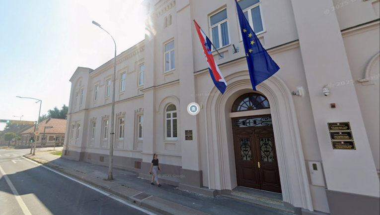 Pijan upao u dvorište, hvatao susjeda za vrat i odguravao ga. Sad je osuđen