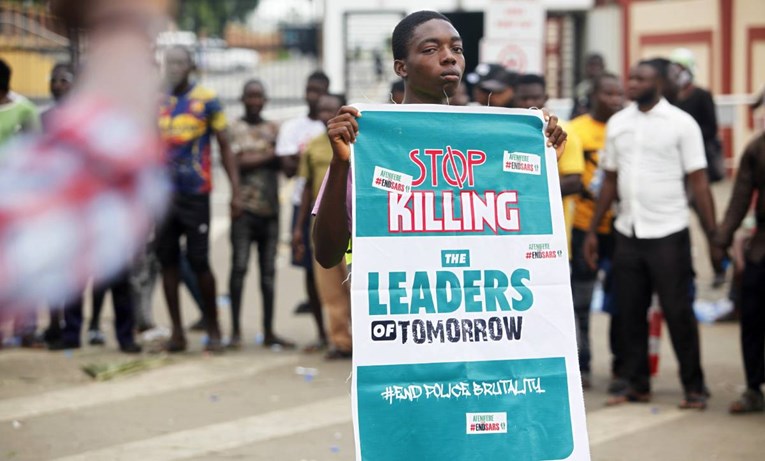 U Lagosu uveden policijski sat nakon sukoba prosvjednika i policije
