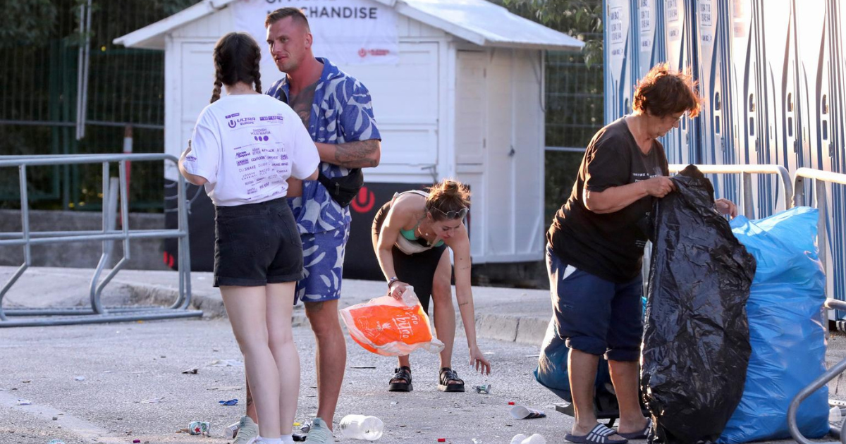 Djevojka nakon Ultre uzela vreću u ruke i pomogla radnicima pokupiti smeće