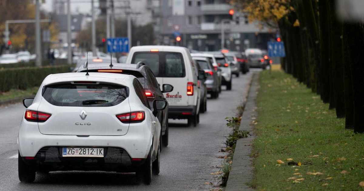 HAK: Vremenski uvjeti povoljni za vožnju, zastoji na cestama zbog radova