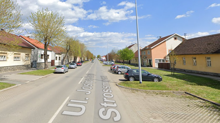 Kombi se zabio u moped u Novoj Gradiški. Vozač mopeda teško ozlijeđen