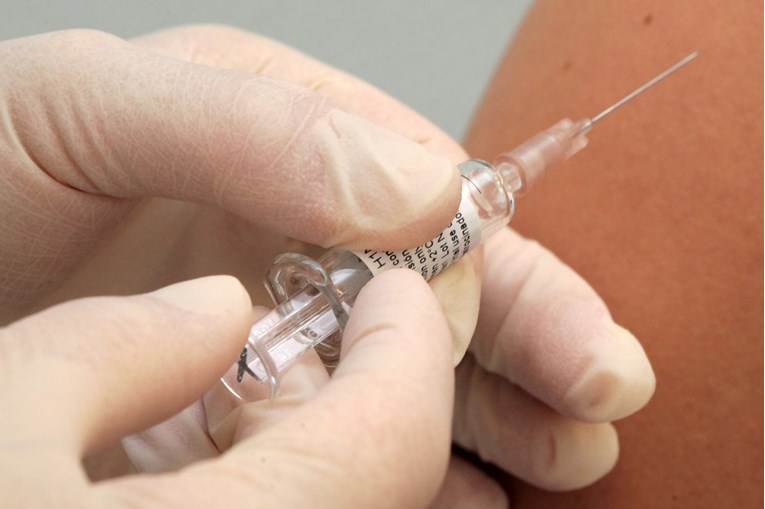 Europska agencija bi iduće godine mogla odobriti još tri cjepiva protiv koronavirusa