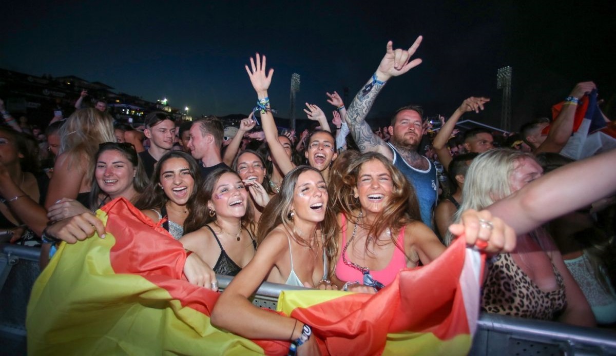 Počela je Ultra: Hitna je imala hrpu posla, Park mladeži je krcat