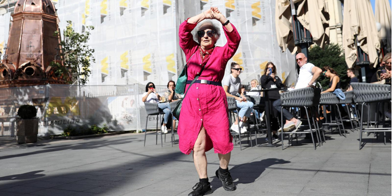 Jednu je bakicu ponijela glazba pa je zaplesala u centru Zagreba. Oduševila je sve