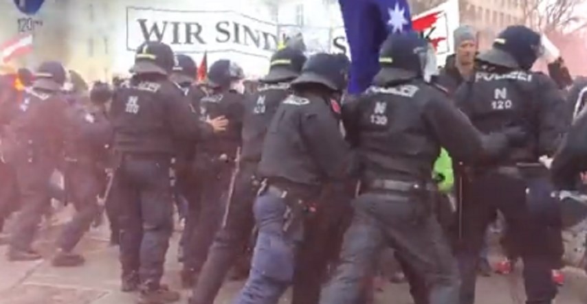 VIDEO U Beču velik prosvjed protiv mjera, došlo do sukoba s policijom