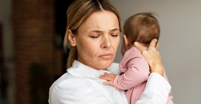 Ovo su znakovi postporođajne psihoze kod novopečenih majki
