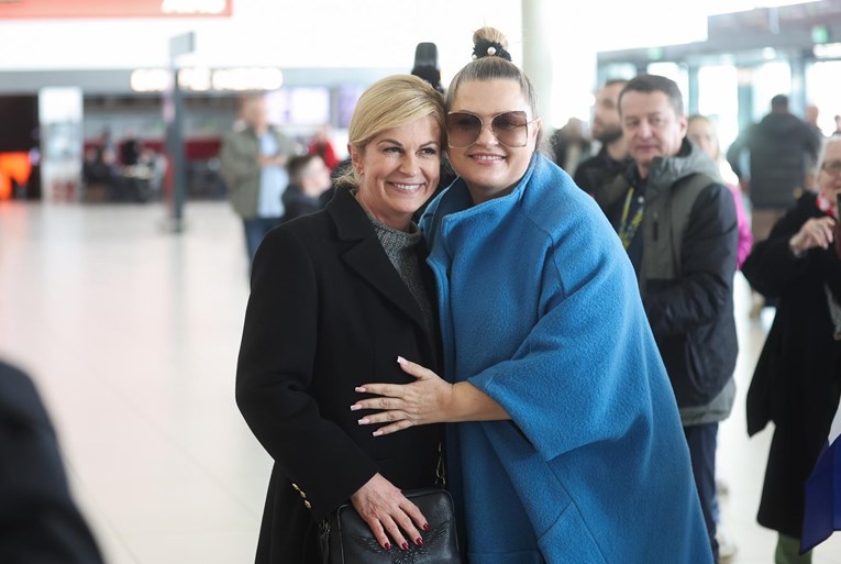 Kolinda na zagrebački aerodrom došla dočekati rukometaše, pozirala je s navijačima