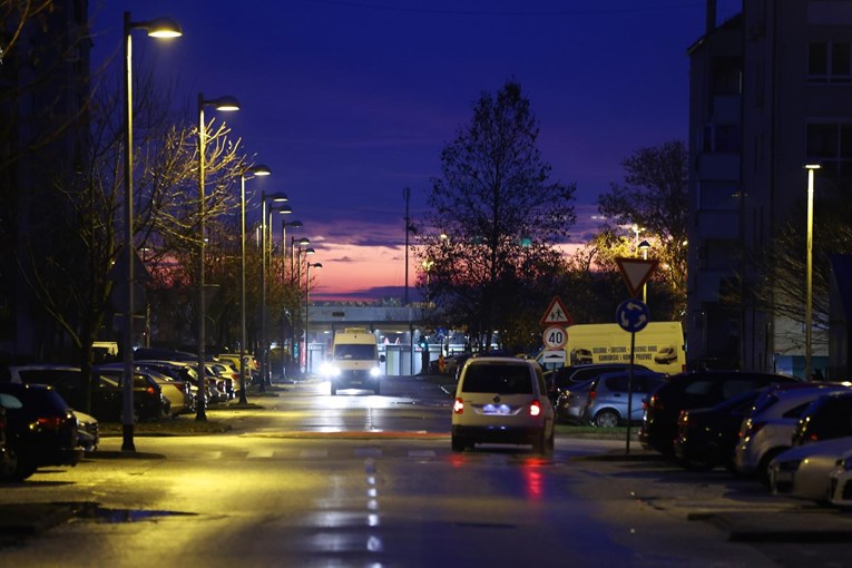 U Dubravi 20-godišnjak Mercedesom naletio na 2 maloljetnice. Jedna teško ozlijeđena