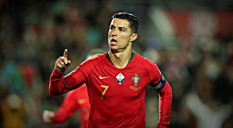 Ronaldo s tri gola gurnuo Portugal na korak do Eura. Srbiji treba čudo